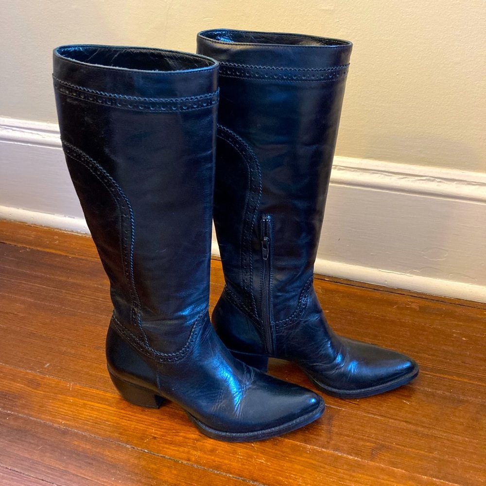Lightly worn Luminani black boots. Made in Italy